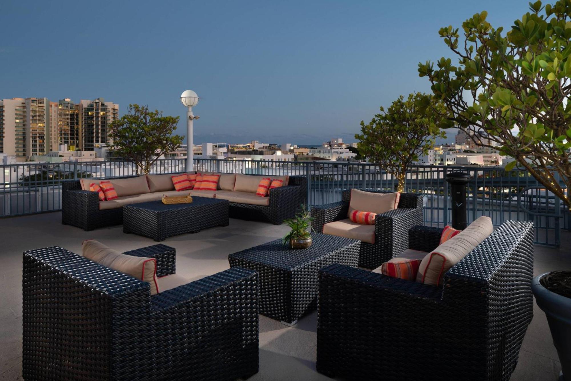 Courtyard Miami Beach South Beach Exterior foto